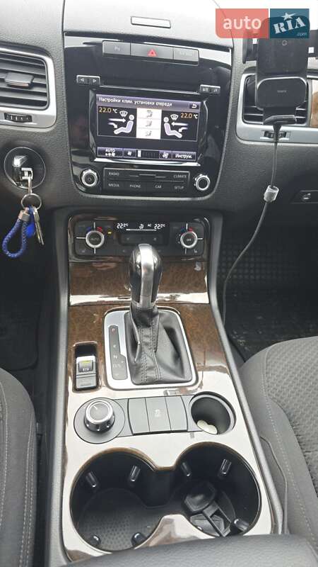 Позашляховик / Кросовер Volkswagen Touareg 2013 в Рівному