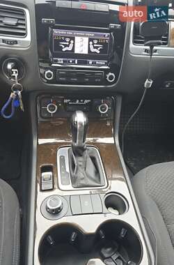 Внедорожник / Кроссовер Volkswagen Touareg 2013 в 