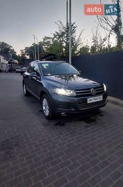 Внедорожник / Кроссовер Volkswagen Touareg 2012 в Днепре