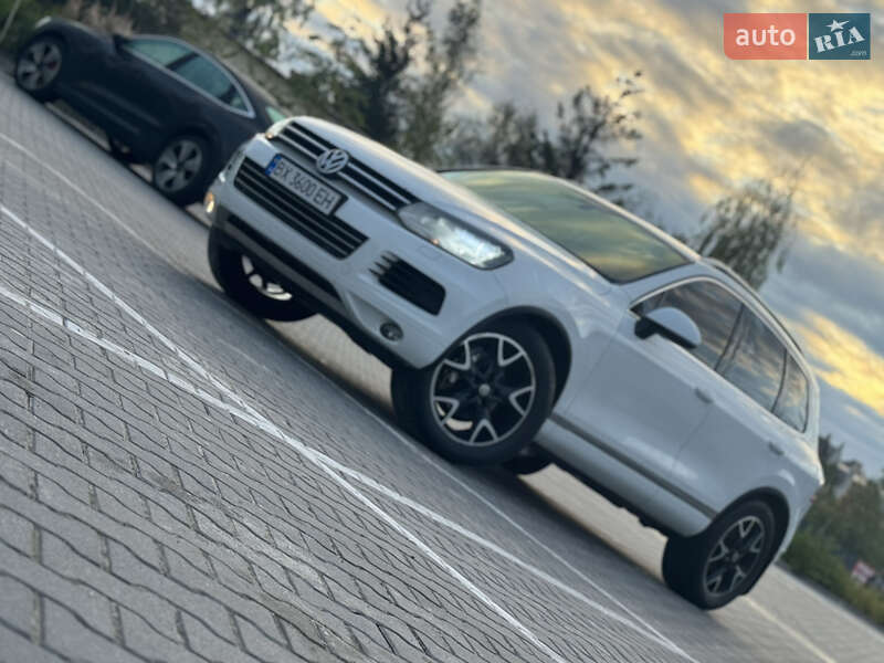 Внедорожник / Кроссовер Volkswagen Touareg 2012 в Хмельницком