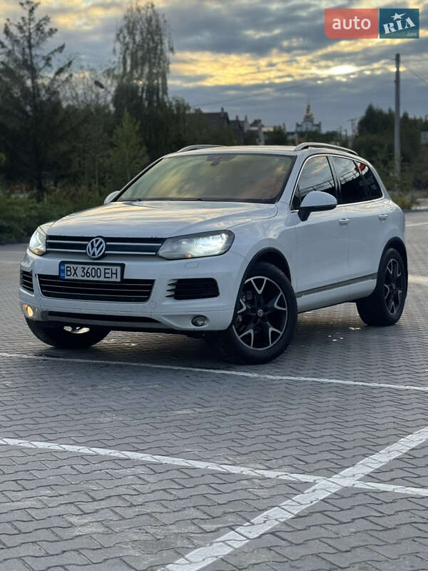 Внедорожник / Кроссовер Volkswagen Touareg 2012 в Хмельницком