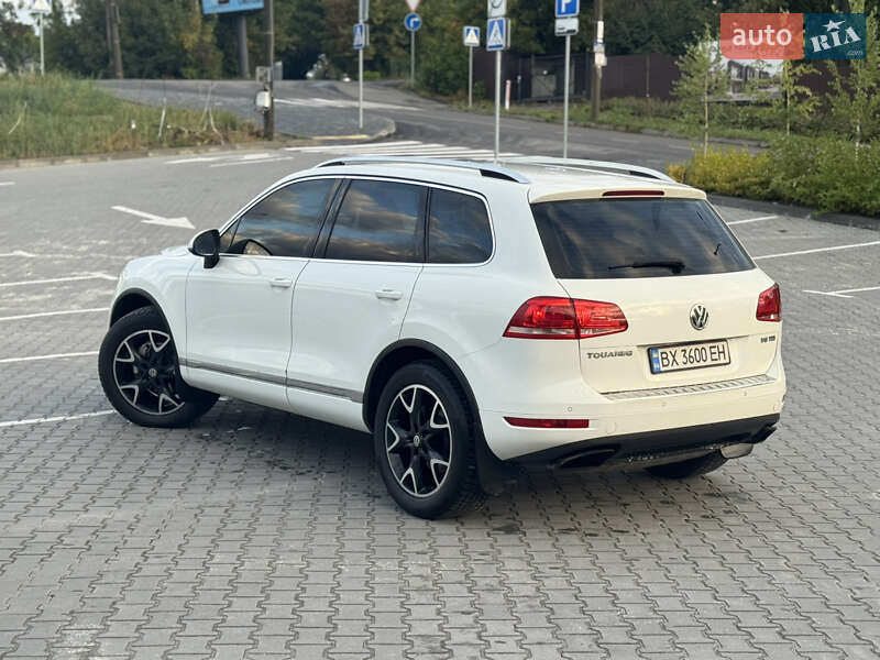 Внедорожник / Кроссовер Volkswagen Touareg 2012 в Хмельницком
