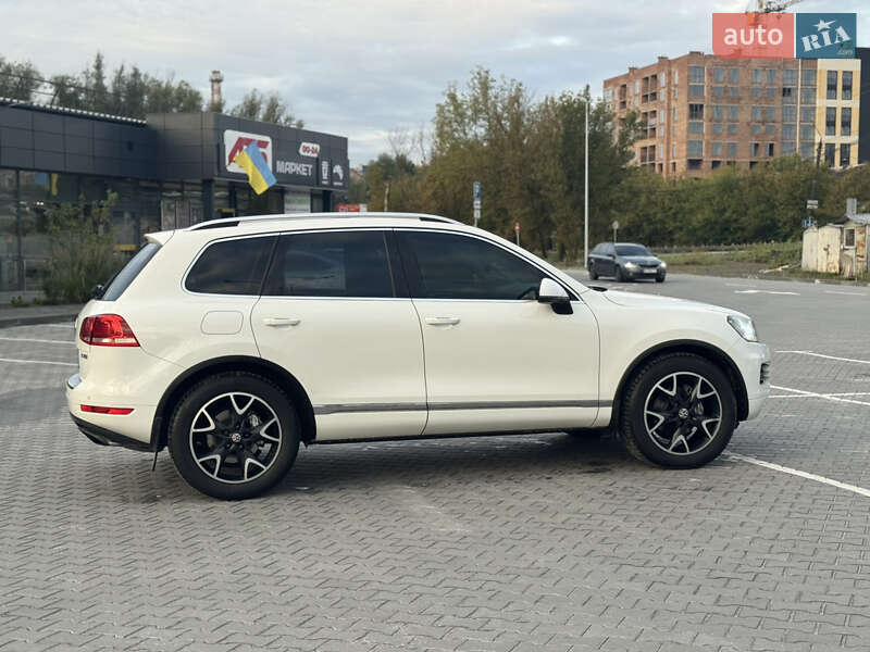 Внедорожник / Кроссовер Volkswagen Touareg 2012 в Хмельницком