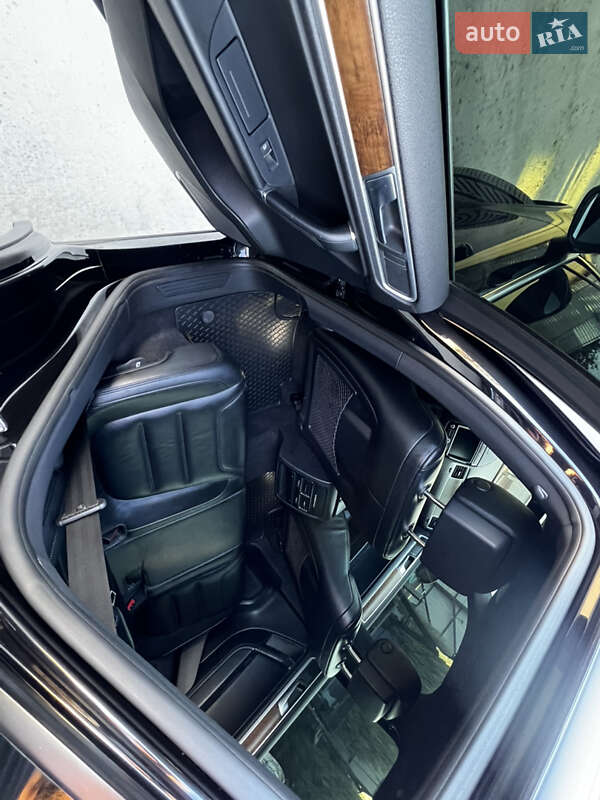 Позашляховик / Кросовер Volkswagen Touareg 2016 в Дніпрі