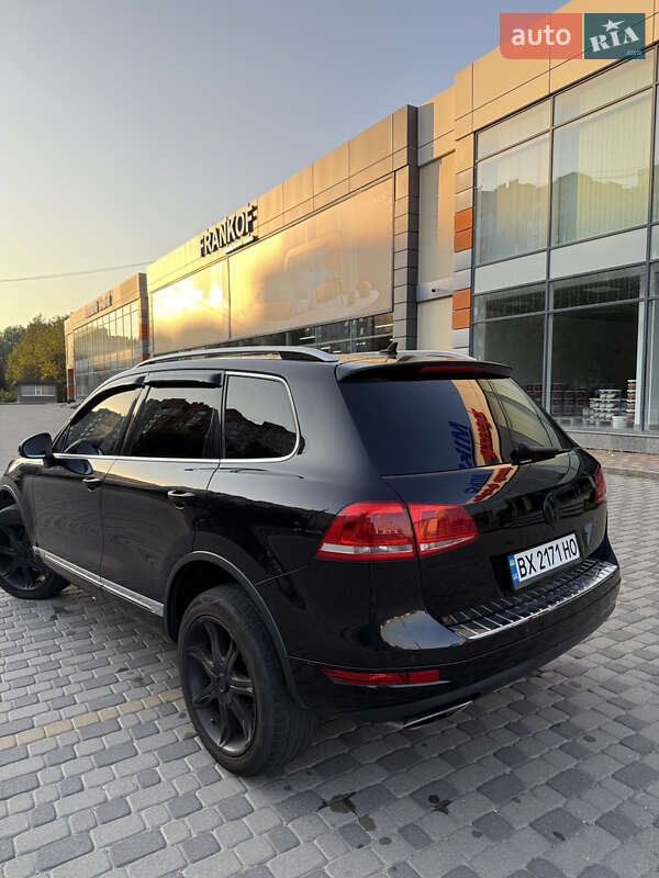Внедорожник / Кроссовер Volkswagen Touareg 2011 в Хмельницком