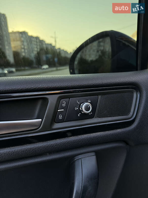 Внедорожник / Кроссовер Volkswagen Touareg 2011 в Хмельницком