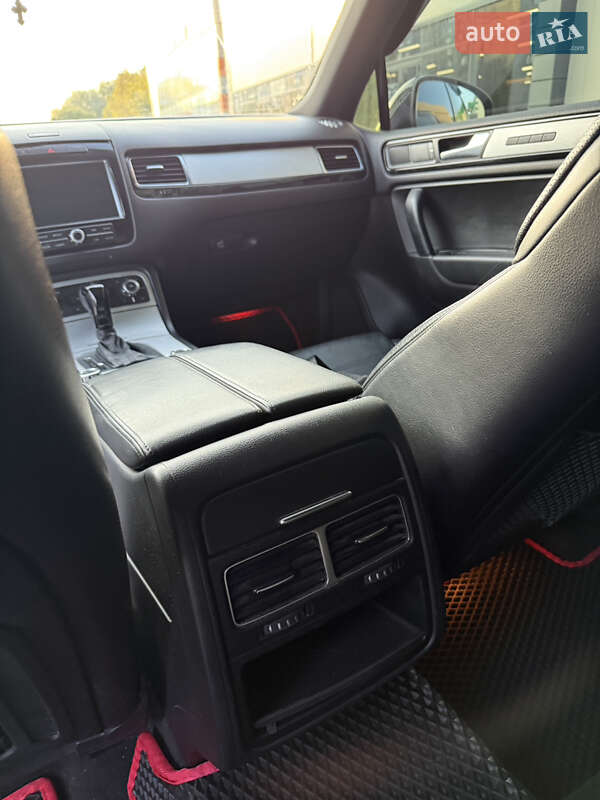 Внедорожник / Кроссовер Volkswagen Touareg 2011 в Хмельницком