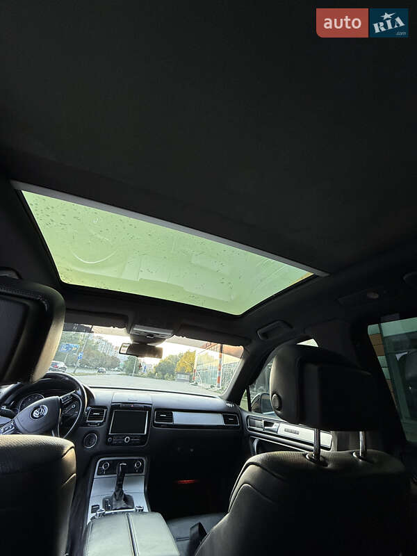 Внедорожник / Кроссовер Volkswagen Touareg 2011 в Хмельницком