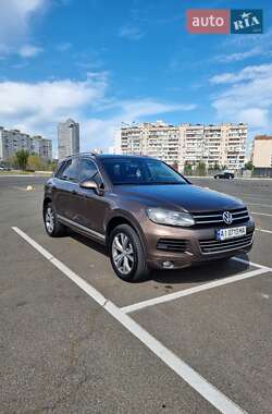 Внедорожник / Кроссовер Volkswagen Touareg 2011 в Киеве