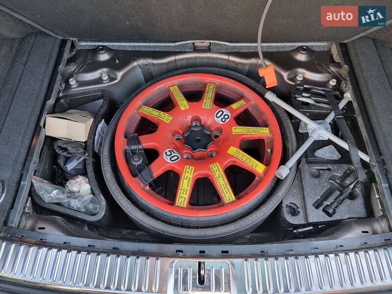 Внедорожник / Кроссовер Volkswagen Touareg 2011 в Киеве