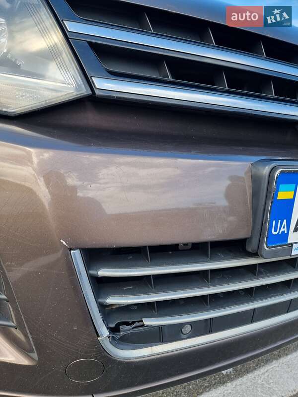 Внедорожник / Кроссовер Volkswagen Touareg 2011 в Киеве