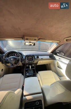 Внедорожник / Кроссовер Volkswagen Touareg 2010 в 