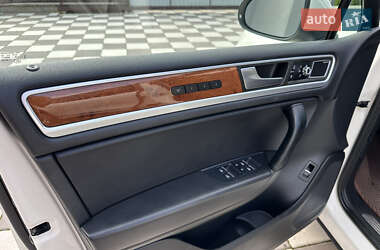 Внедорожник / Кроссовер Volkswagen Touareg 2011 в 