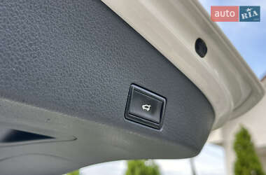 Внедорожник / Кроссовер Volkswagen Touareg 2011 в 