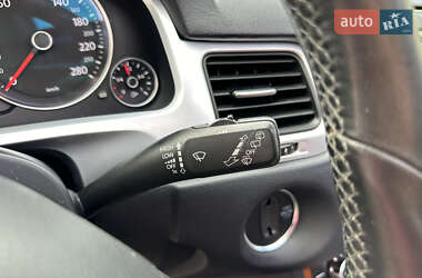 Внедорожник / Кроссовер Volkswagen Touareg 2011 в 