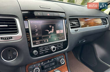 Внедорожник / Кроссовер Volkswagen Touareg 2011 в 