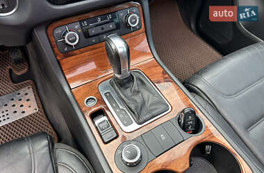 Внедорожник / Кроссовер Volkswagen Touareg 2011 в 