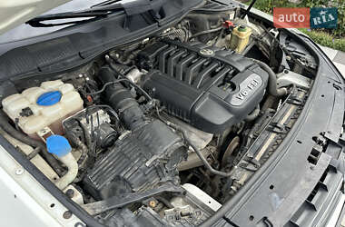 Внедорожник / Кроссовер Volkswagen Touareg 2011 в 