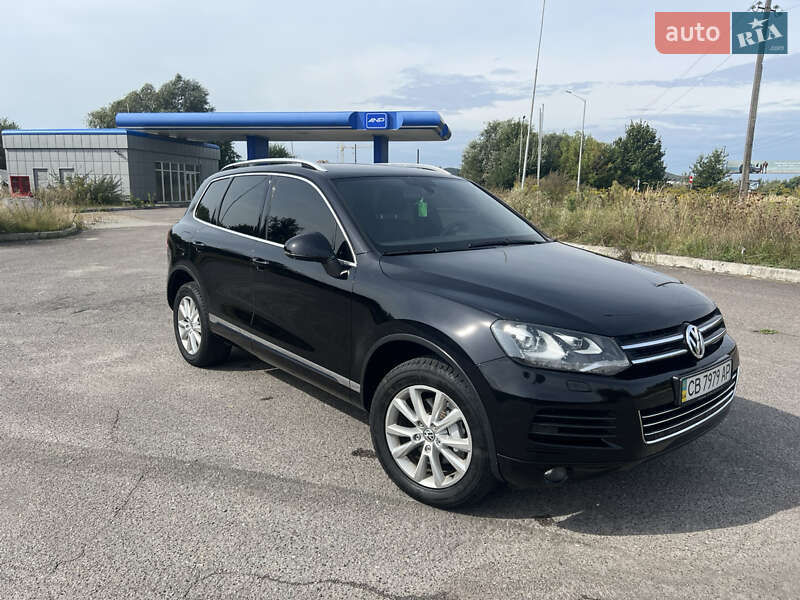Внедорожник / Кроссовер Volkswagen Touareg 2013 в Львове