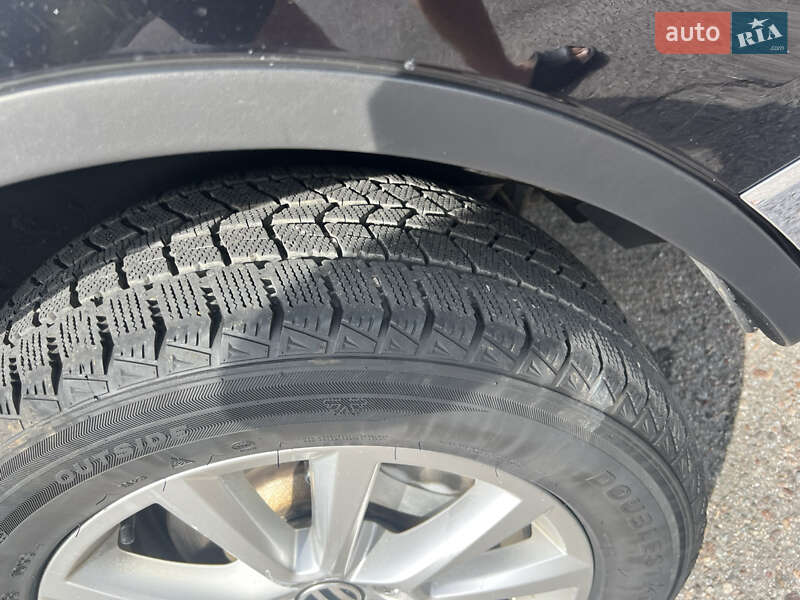 Внедорожник / Кроссовер Volkswagen Touareg 2013 в Львове