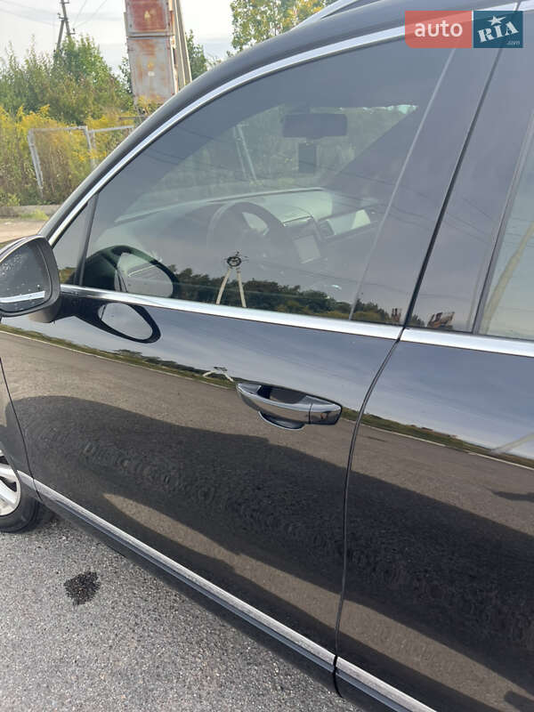 Внедорожник / Кроссовер Volkswagen Touareg 2013 в Львове