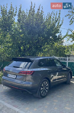 Внедорожник / Кроссовер Volkswagen Touareg 2018 в Одессе