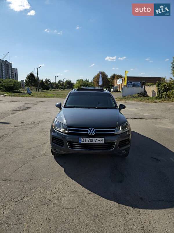 Внедорожник / Кроссовер Volkswagen Touareg 2014 в Полтаве