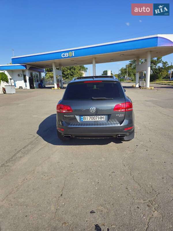 Внедорожник / Кроссовер Volkswagen Touareg 2014 в Полтаве