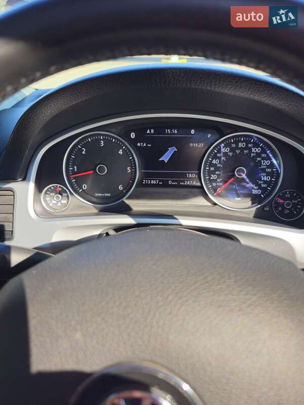 Внедорожник / Кроссовер Volkswagen Touareg 2014 в Полтаве