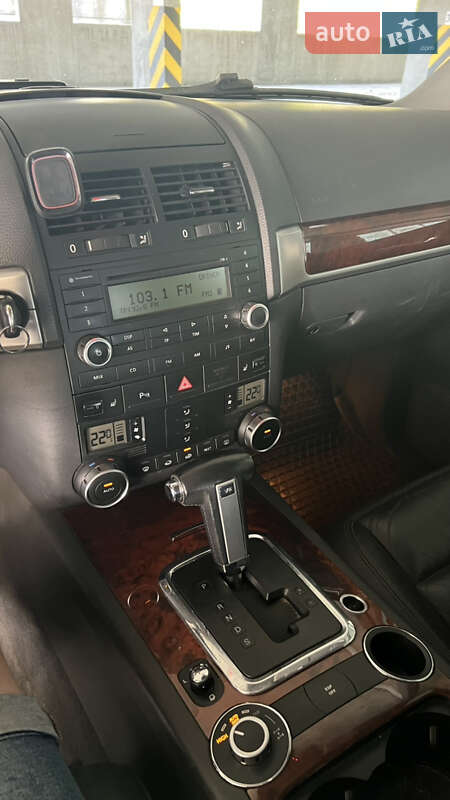 Позашляховик / Кросовер Volkswagen Touareg 2007 в Києві