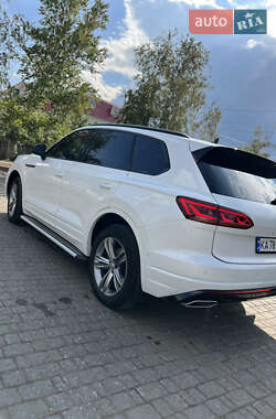 Внедорожник / Кроссовер Volkswagen Touareg 2019 в Первомайске