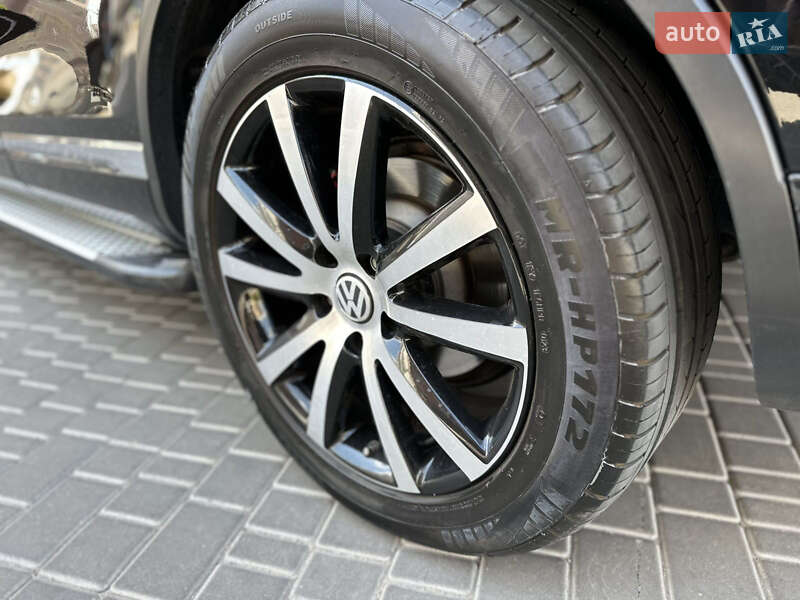 Внедорожник / Кроссовер Volkswagen Touareg 2012 в Одессе