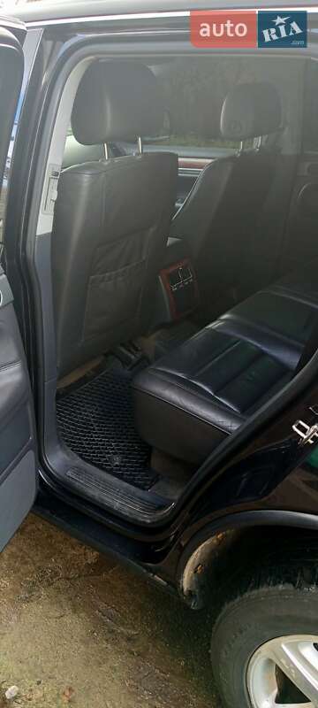 Внедорожник / Кроссовер Volkswagen Touareg 2004 в Умани