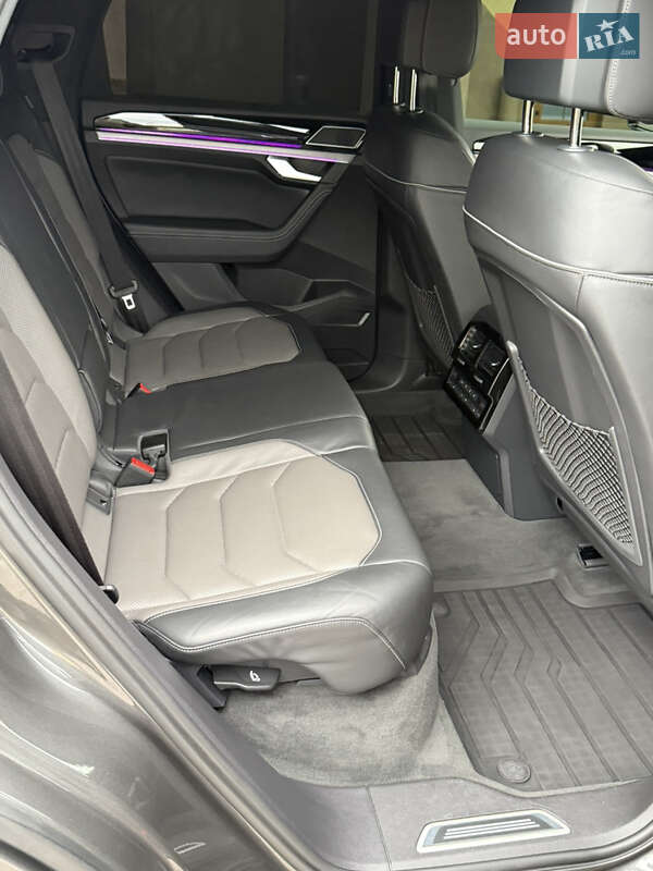 Внедорожник / Кроссовер Volkswagen Touareg 2020 в Виноградове