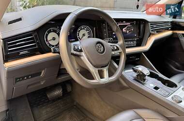 Внедорожник / Кроссовер Volkswagen Touareg 2018 в 