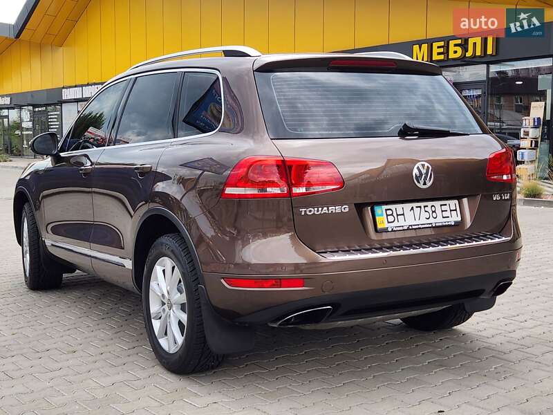 Внедорожник / Кроссовер Volkswagen Touareg 2012 в Виннице