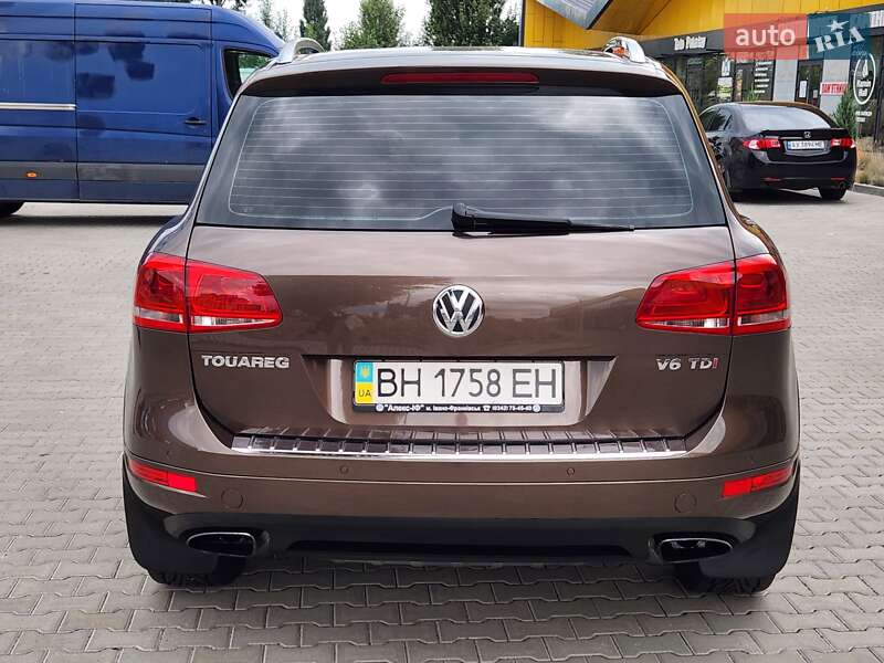 Внедорожник / Кроссовер Volkswagen Touareg 2012 в Виннице