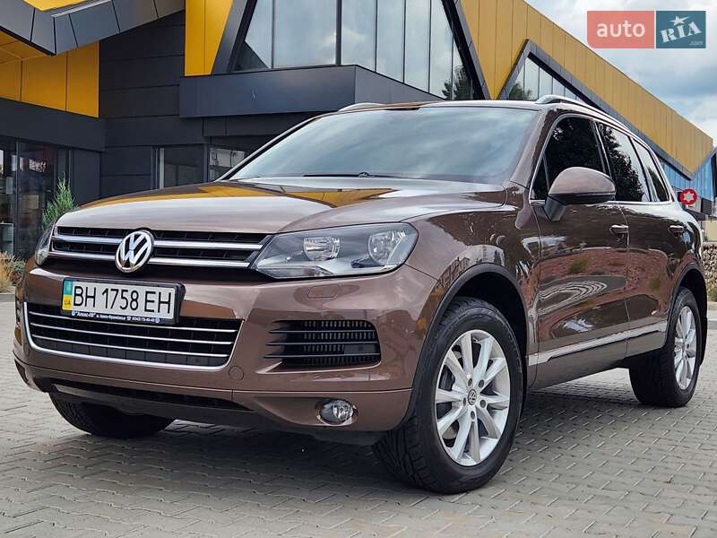 Внедорожник / Кроссовер Volkswagen Touareg 2012 в Виннице