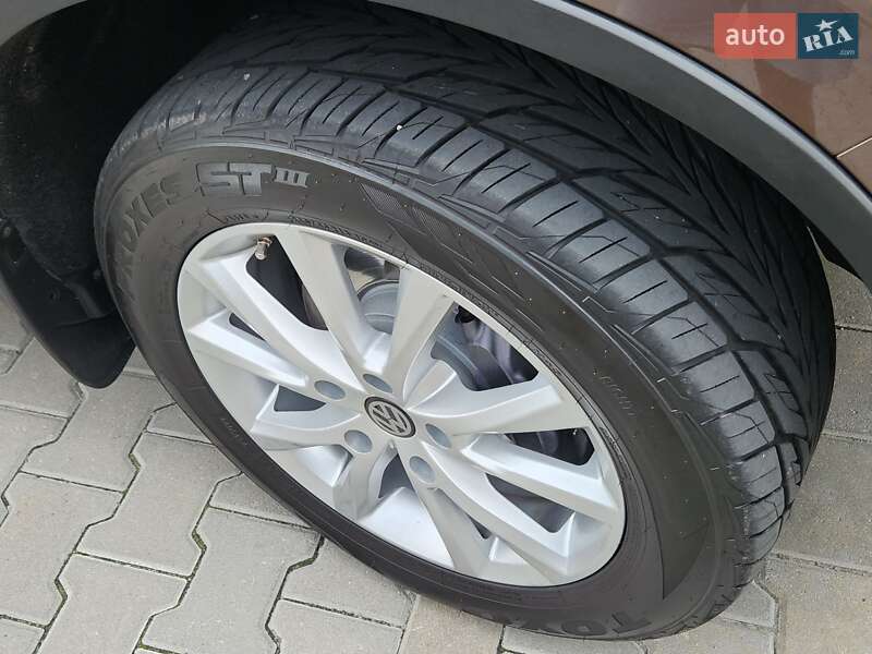 Внедорожник / Кроссовер Volkswagen Touareg 2012 в Виннице