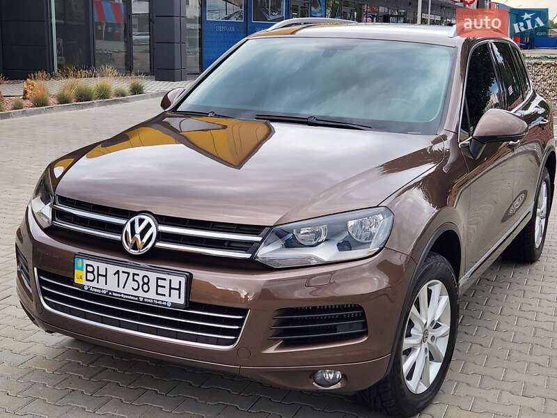 Внедорожник / Кроссовер Volkswagen Touareg 2012 в Виннице