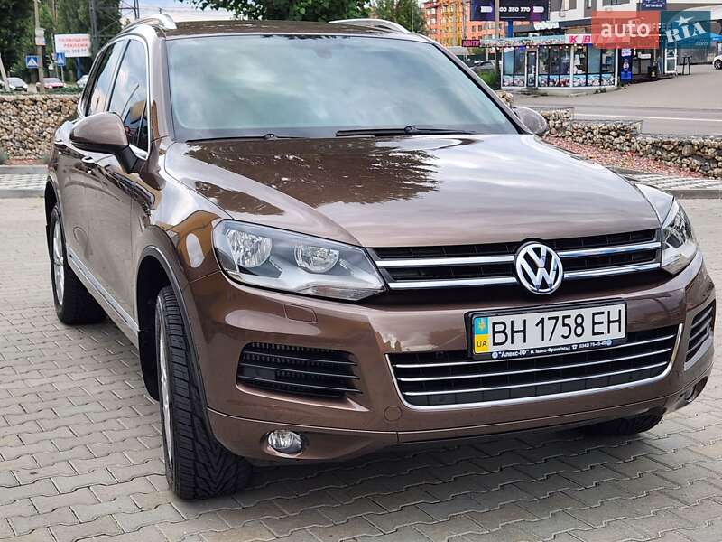Внедорожник / Кроссовер Volkswagen Touareg 2012 в Виннице