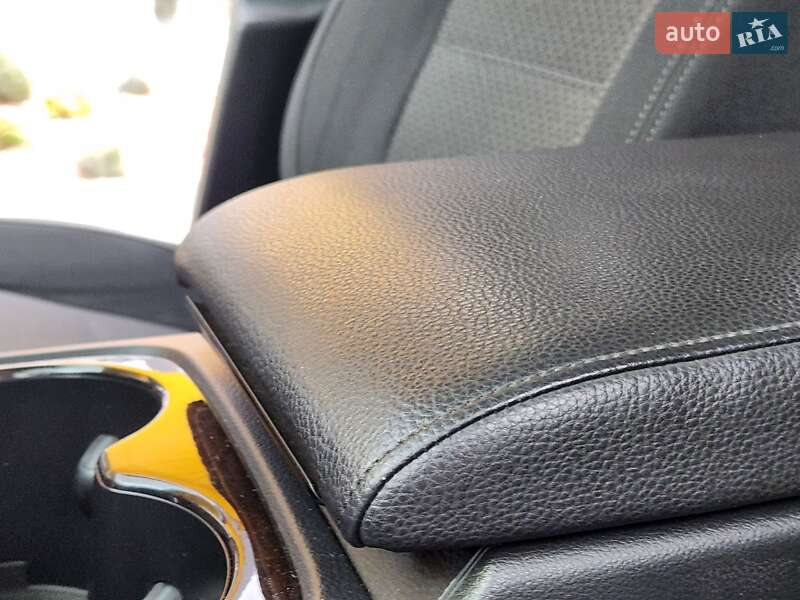 Внедорожник / Кроссовер Volkswagen Touareg 2012 в Виннице