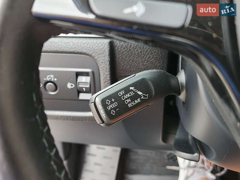 Внедорожник / Кроссовер Volkswagen Touareg 2012 в Виннице