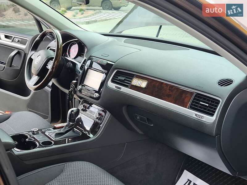 Внедорожник / Кроссовер Volkswagen Touareg 2012 в Виннице