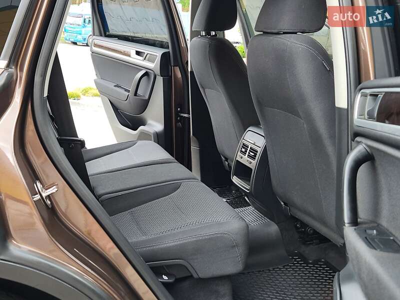 Внедорожник / Кроссовер Volkswagen Touareg 2012 в Виннице