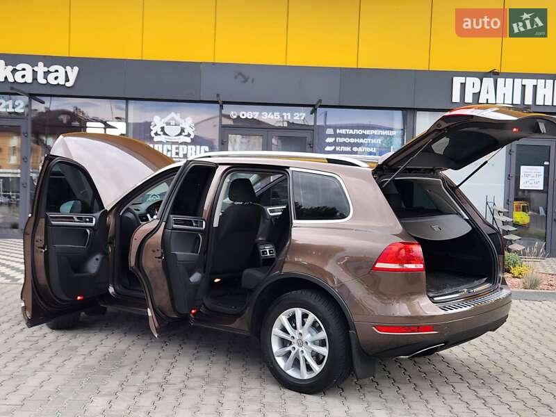 Внедорожник / Кроссовер Volkswagen Touareg 2012 в Виннице