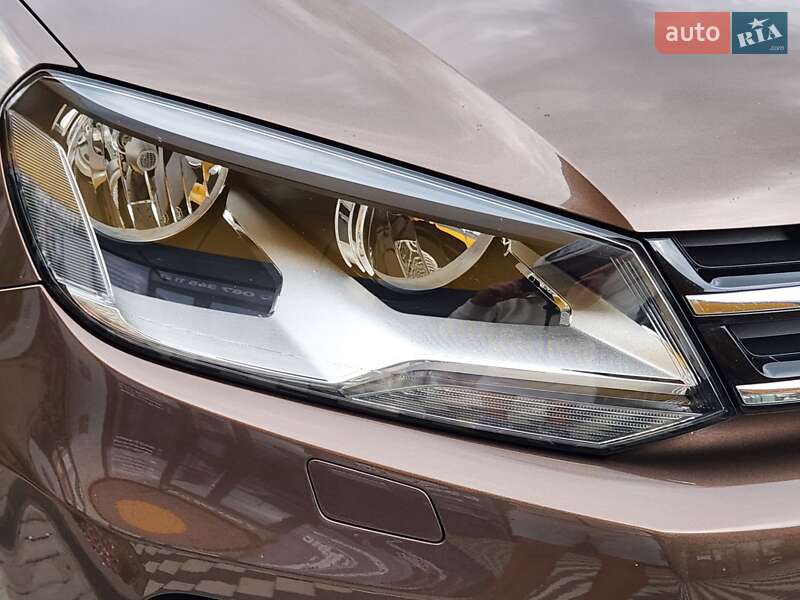 Внедорожник / Кроссовер Volkswagen Touareg 2012 в Виннице