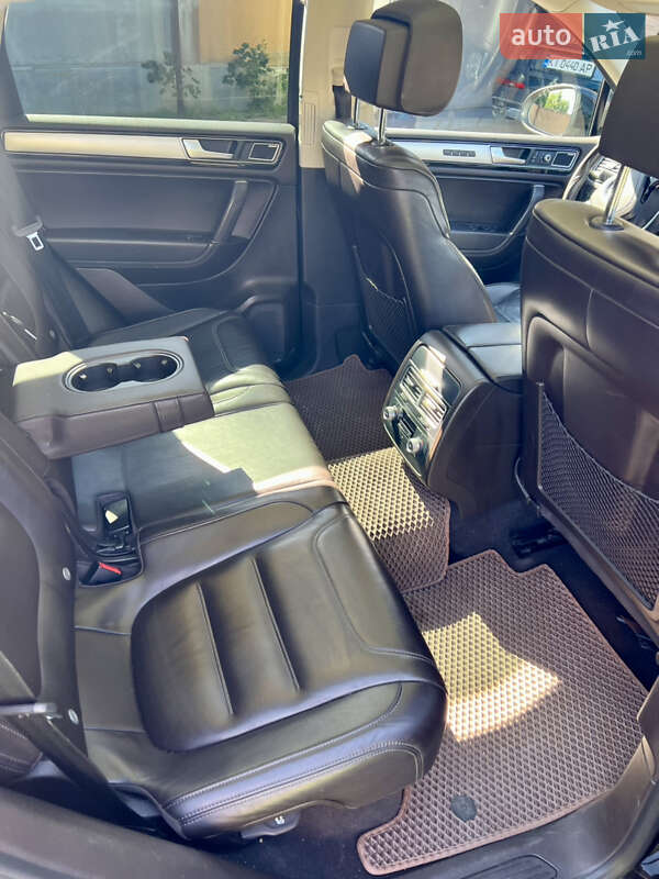 Внедорожник / Кроссовер Volkswagen Touareg 2016 в Киеве