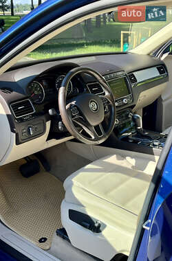 Внедорожник / Кроссовер Volkswagen Touareg 2016 в 