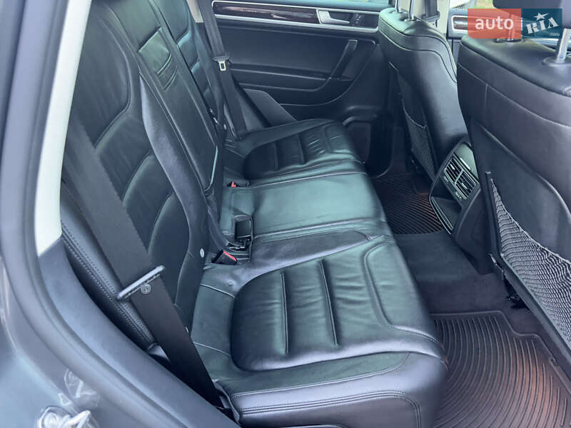 Внедорожник / Кроссовер Volkswagen Touareg 2015 в Харькове